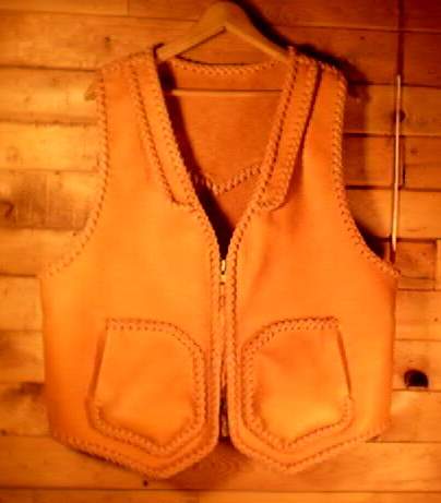  The guy that purchased this vest knew just what king of pockets that he wanted - I rather like them. Besides those pockets, the vest has front lapels, a back pointed yoke, and a large brass (YKK #10) zipper. 